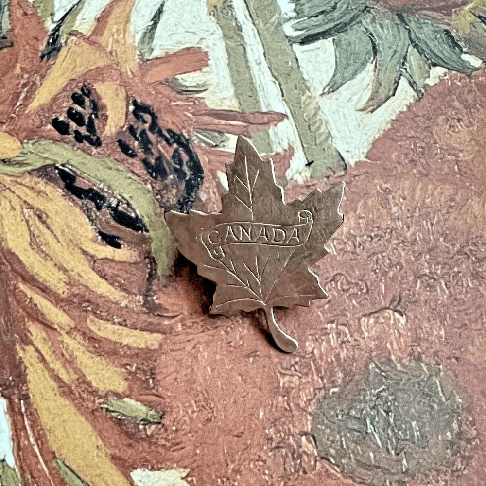 vtg Canada pin maple leaf brooch‎ small petite gift gold tone small retro cute